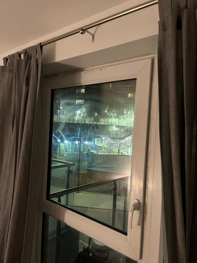Luxurious Dlr Apartment Londen Buitenkant foto