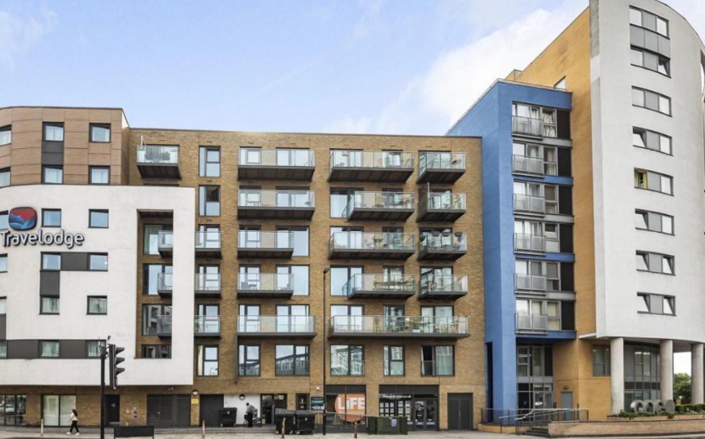 Luxurious Dlr Apartment Londen Buitenkant foto